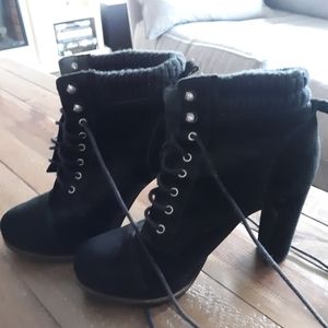 Women's vlack booties size 9.5